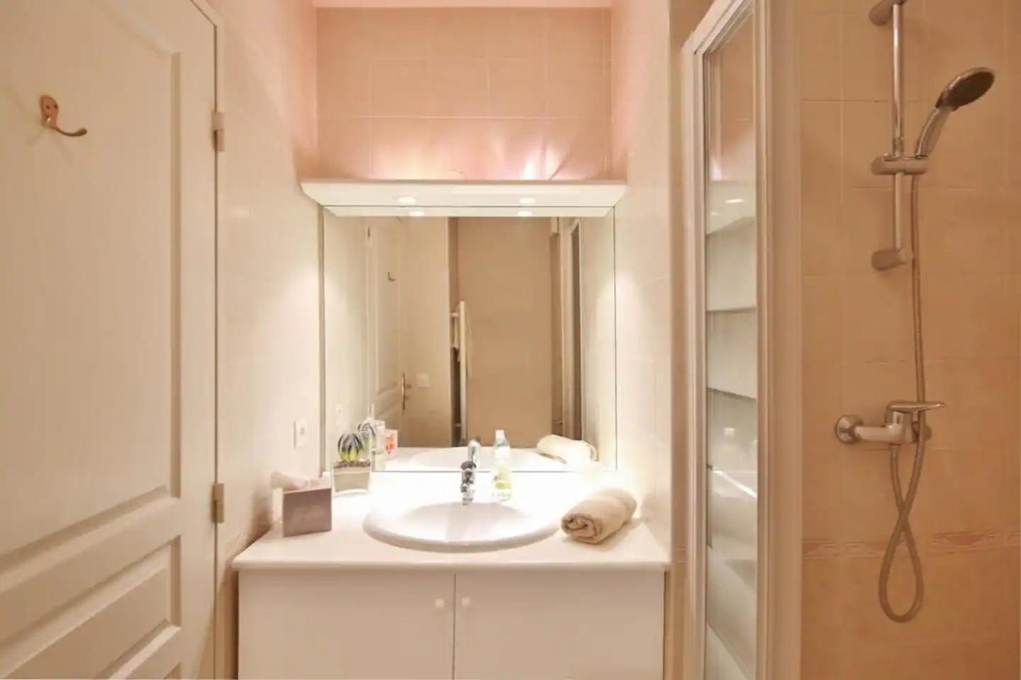 Charming Two-Bedroom Apartment With Balcony And Garage By The Marina Antibes Extérieur photo